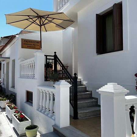 Pension Giannis Perris Kokkari Exterior foto