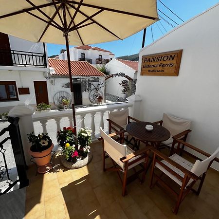 Pension Giannis Perris Kokkari Exterior foto