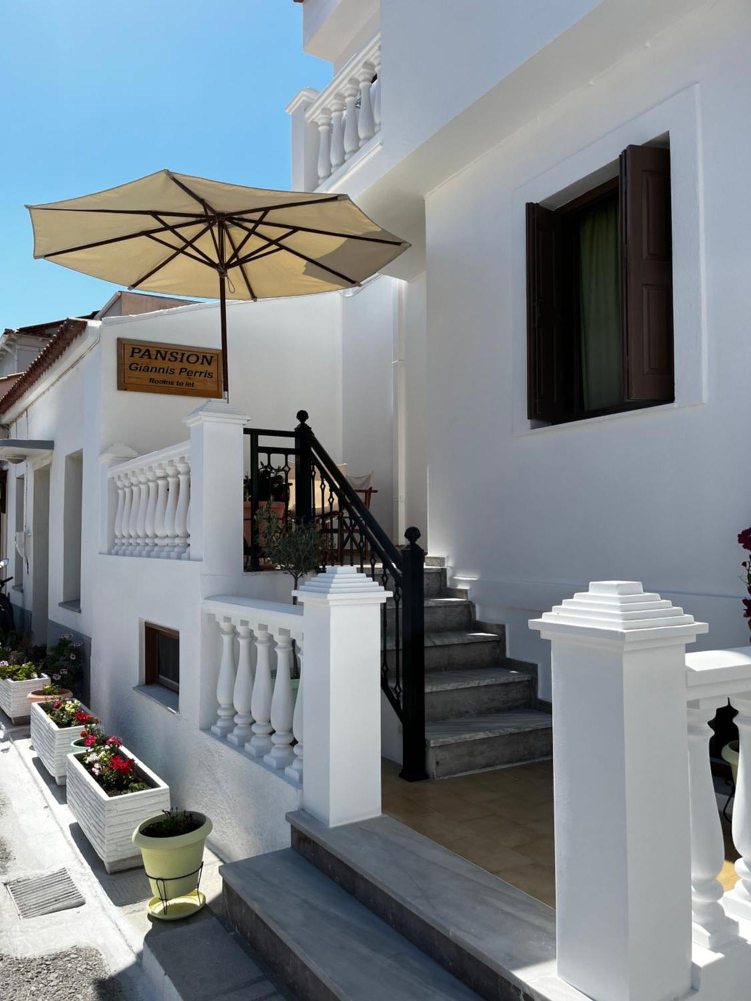 Pension Giannis Perris Kokkari Exterior foto