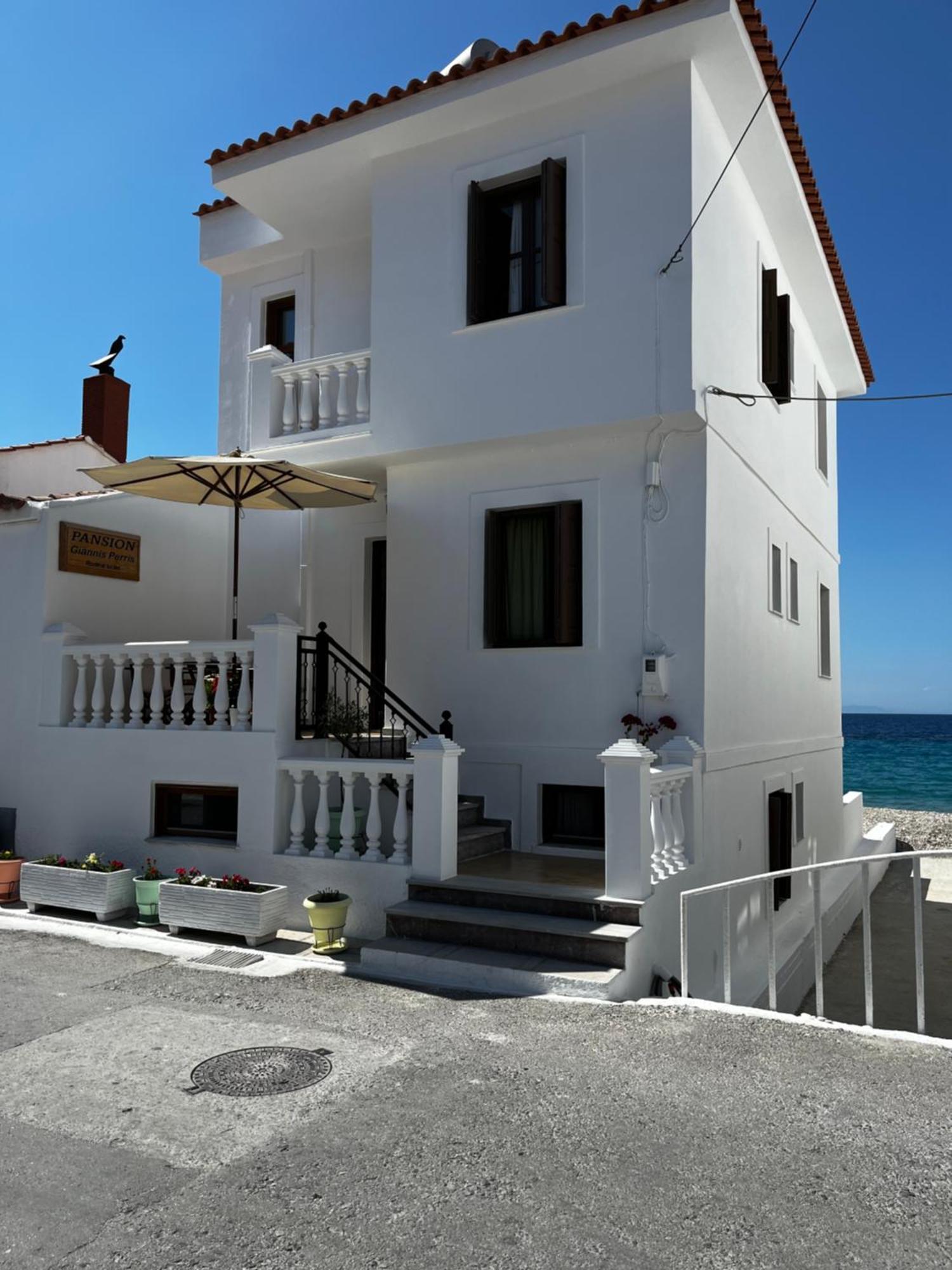 Pension Giannis Perris Kokkari Exterior foto